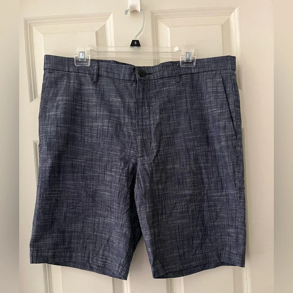 NWT Men’s Perry Ellis Blue & White flat front chino shorts pockets size 36